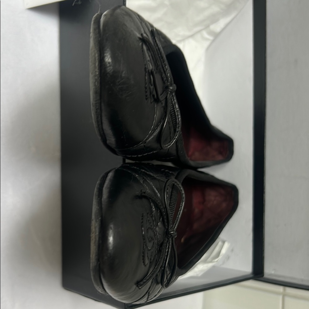 CHANEL Black Flats with Bow Accent - Picture 6 of 7